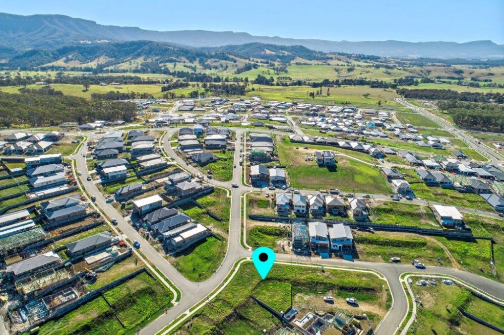 14637_Lot 2214 2 McNevin Close Calderwood_100_103