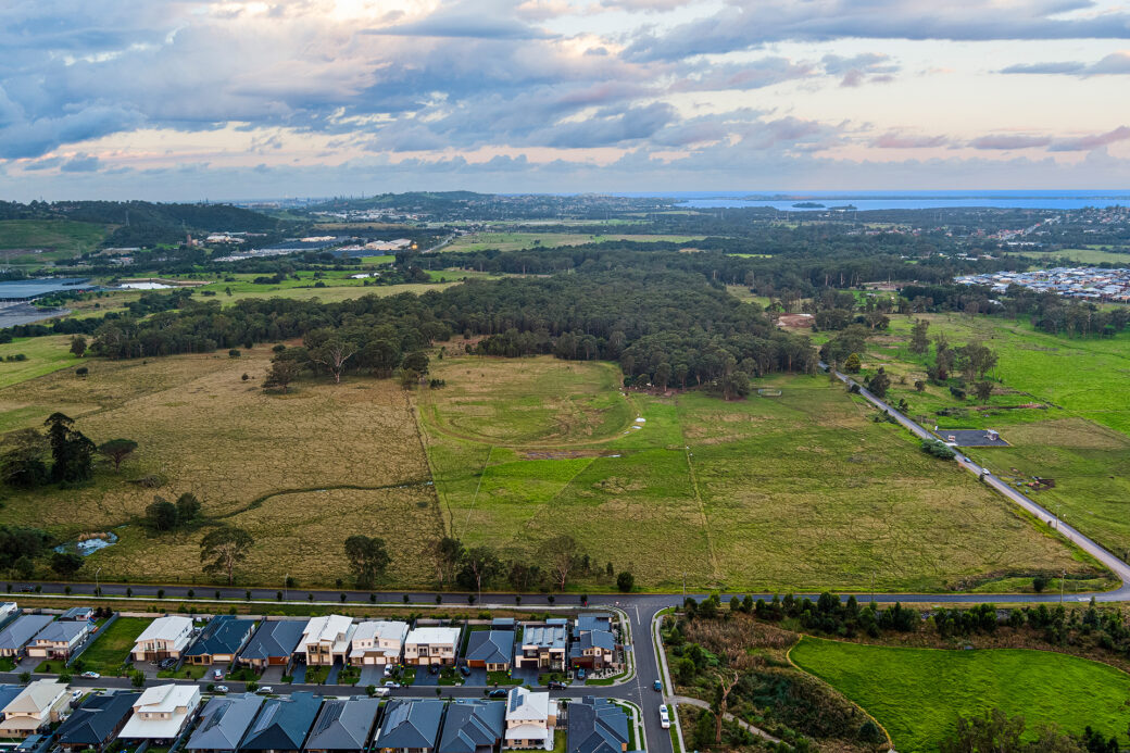 LowRes-14637_4 Saddleback Crescent Kembla Grange_100_120