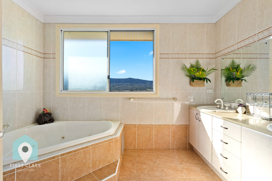 LowRes-14637_10 12 Mundoonen Crescent Horsley_100_031