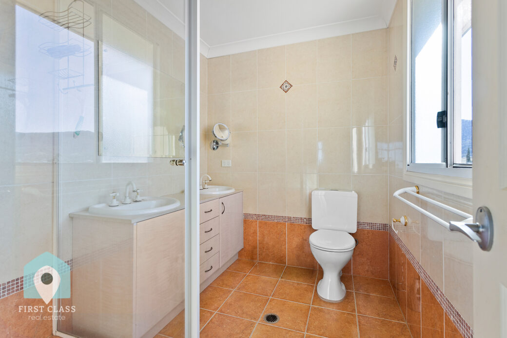 LowRes-14637_10 12 Mundoonen Crescent Horsley_100_054