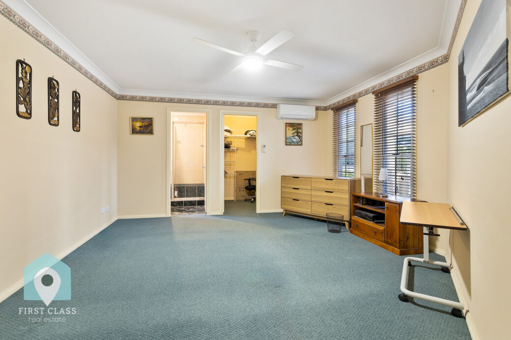 LowRes-14637_10 12 Mundoonen Crescent Horsley_100_059