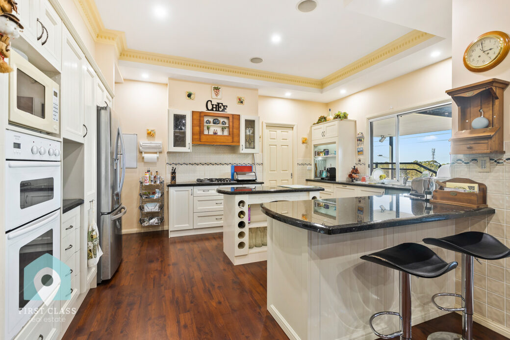 LowRes-14637_10 12 Mundoonen Crescent Horsley_100_072